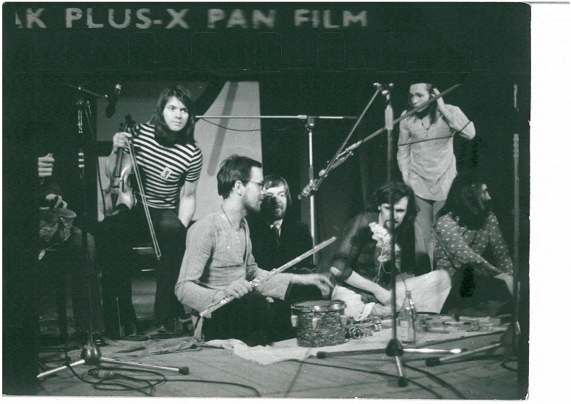 File:Grupa w skladzie.jpg